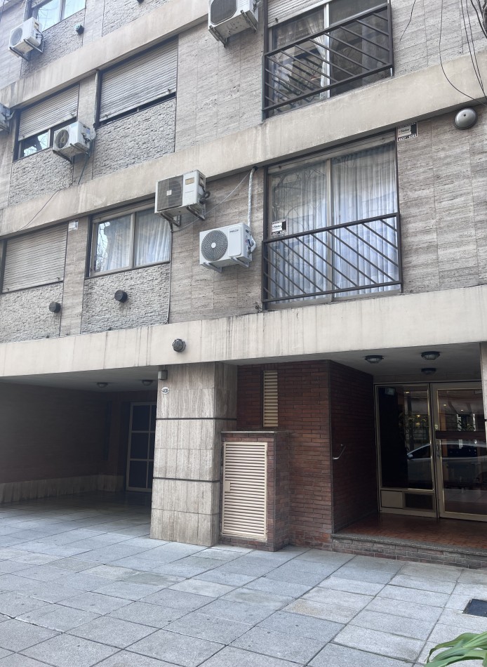 3 Amb con Dependencia y Cochera Al Frente en Villa Devoto! Impecable! Luminoso! Apto Profesional.