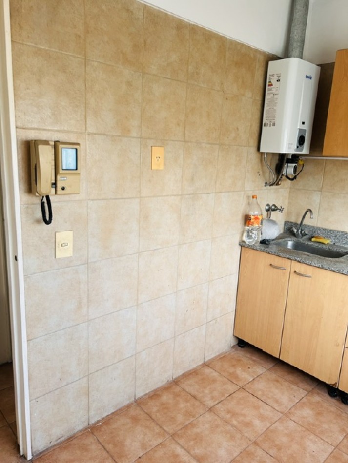 ¡¡Amplio 2 ambientes en la mejor zona de Villa Urquiza!! Muy luminoso.