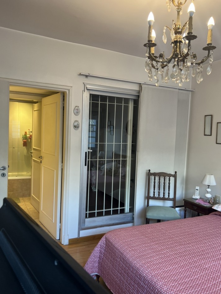 ¡EXCELENTE PISO CON BALCON ATERRAZADO CON PARRILLA! COCHERA Y BAULERA. PISCINA.