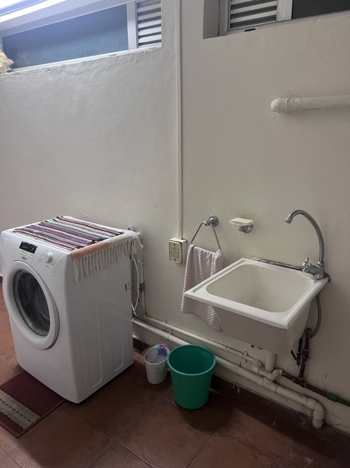 ¡EXCELENTE PISO CON BALCON ATERRAZADO CON PARRILLA! COCHERA Y BAULERA. PISCINA.