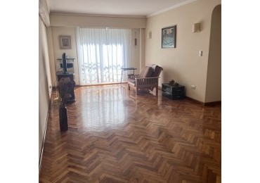 3 Amb con Dependencia y Cochera Al Frente en Villa Devoto! Impecable! Luminoso! Apto Profesional.
